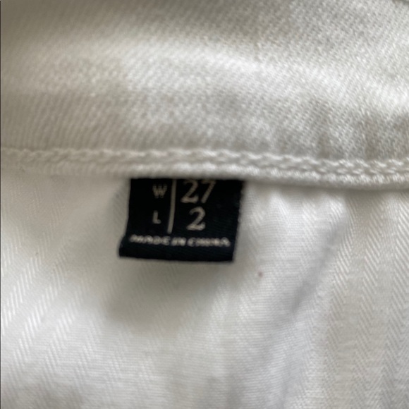 ❌SOLD❌ Abercrombie & Fitch high rise white shorts - Picture 3 of 3